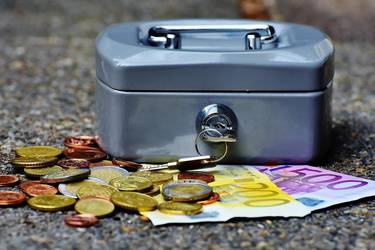 Geldkassette und Geld